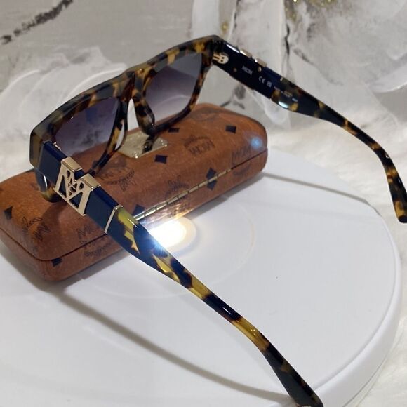 # Mcm Woman's Sunglasses 54mm - Picture 9 of 13